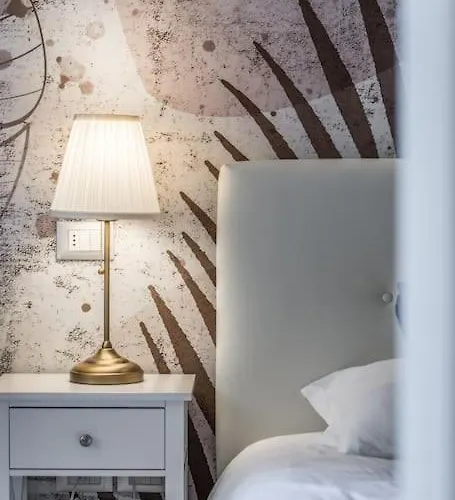 Sotto Le Due Torri 5* Appartement