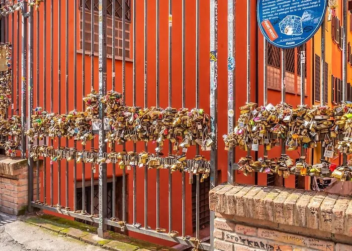 Апартаменты Sotto Le Due Torri 5*