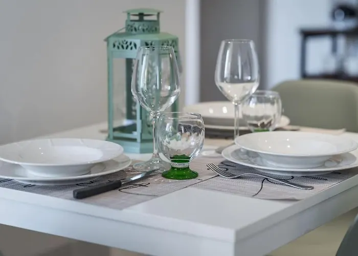 Апартаменты Sotto Le Due Torri 5* Болонья