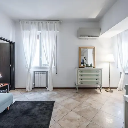 Sotto Le Due Torri 5* Apartman *