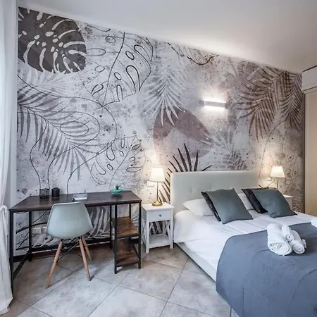 Sotto Le Due Torri 5* Lägenhet Bologna