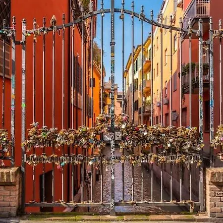 Lägenhet Sotto Le Due Torri 5*