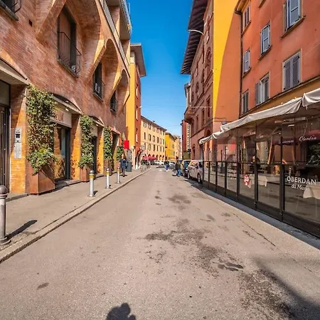 Sotto Le Due Torri 5* * Bologna