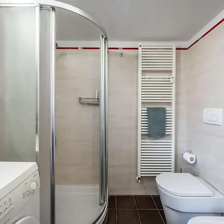 Sotto Le Due Torri 5* Apartment