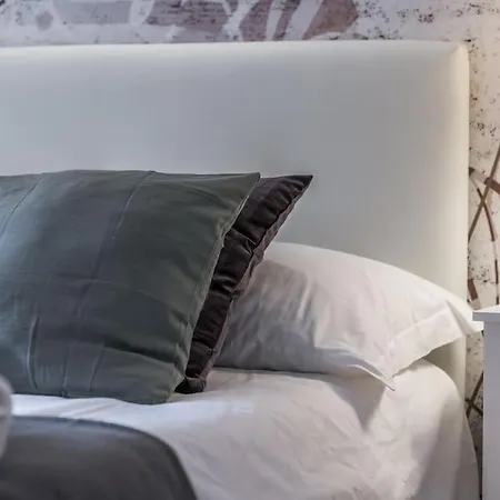 Sotto Le Due Torri 5* * بولونيا