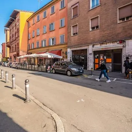 Sotto Le Due Torri 5* Apartamento Bolonha
